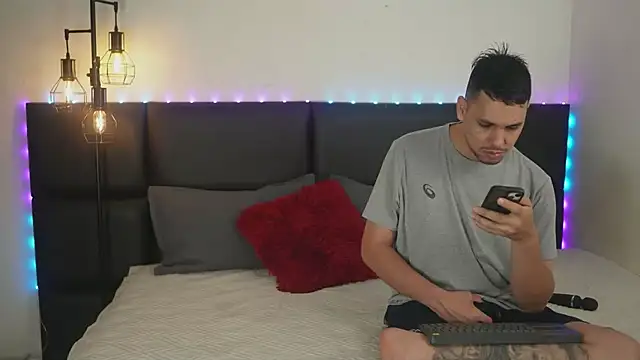 Snapshot of Cleoanubis- chatting on 02-16-25, 04:09 Cleoanubis- online show from 02-16-25, 04:09