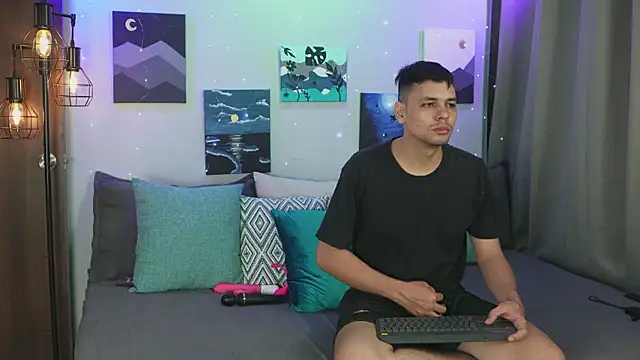 Snapshot of Cleoanubis- chatting on 09-23-25, 06:05 Cleoanubis- online show from 09-23-25, 06:05