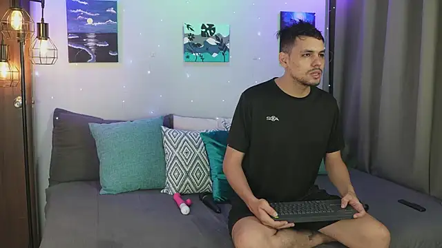 Snapshot of Cleoanubis- chatting on 10-04-25, 04:21 Cleoanubis- online show from 10-04-25, 04:21