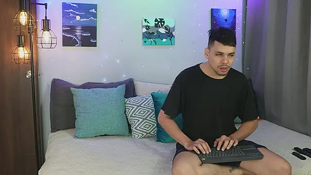 Snapshot of Cleoanubis- chatting on 10-28-25, 06:50 Cleoanubis- online show from 10-28-25, 06:50