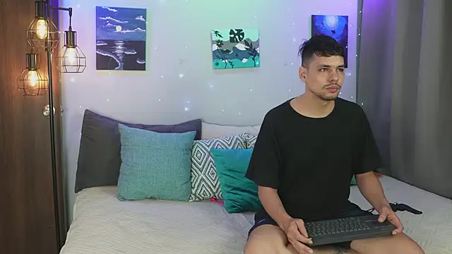 Snapshot of Cleoanubis- chatting on 10-29-25, 06:15 Cleoanubis- online show from 10-29-25, 06:15