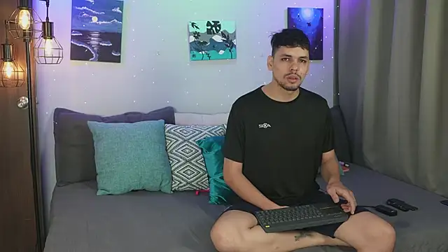 Snapshot of Cleoanubis- chatting on 11-02-25, 05:43 Cleoanubis- online show from 11-02-25, 05:43