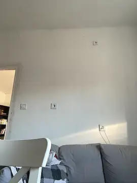 Snapshot of Huncutkuki chatting on 12-27-24, 11:17 Huncutkuki online show from 12-27-24, 11:17