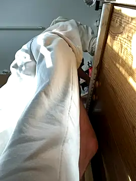 Snapshot of Huncutkuki chatting on 10-19-25, 08:48 Huncutkuki online show from 10-19-25, 08:48