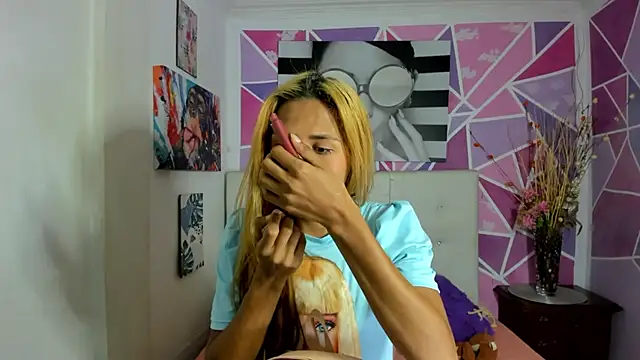 Snapshot of Brisahott chatting on 12-11-24, 02:11 Brisahott online show from 12-11-24, 02:11