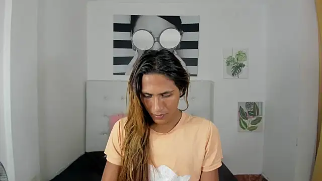 Snapshot of Brisahott chatting on 10-22-25, 01:28 Brisahott online show from 10-22-25, 01:28