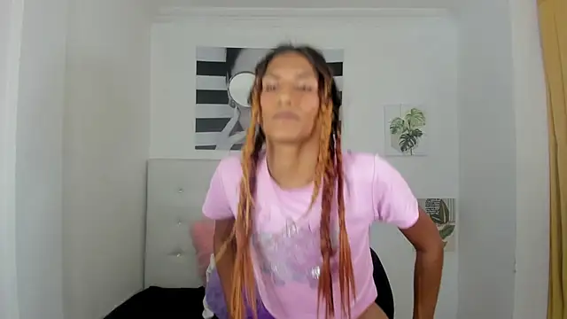 Snapshot of Brisahott chatting on 12-18-25, 07:42 Brisahott online show from 12-18-25, 07:42