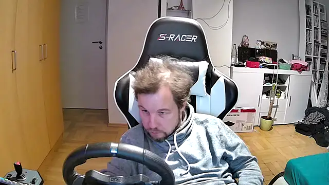 Snapshot of larsgessner30 chatting on 10-23-25, 12:10 larsgessner30 online show from 10-23-25, 12:10