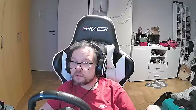 Snapshot of larsgessner30 chatting on 10-28-25, 09:39 larsgessner30 online show from 10-28-25, 09:39