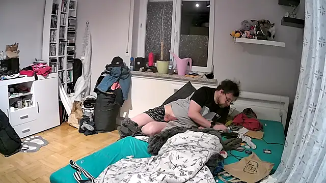 Snapshot of larsgessner30 chatting on 10-30-25, 12:23 larsgessner30 online show from 10-30-25, 12:23