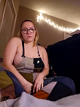 Paynted Lady online show from 12-18-25, 03:45