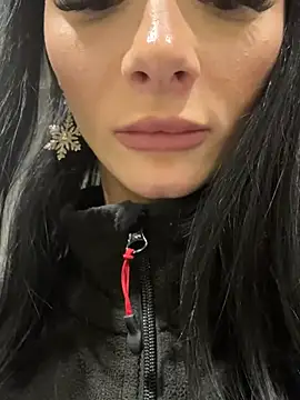 Snapshot of hrnxyygirl chatting on 12-14-24, 01:06 hrnxyygirl online show from 12-14-24, 01:06