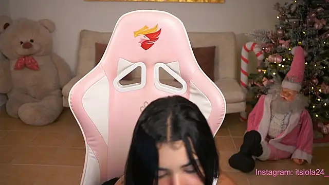 its lola24 online show from 12-31-24, 03:23