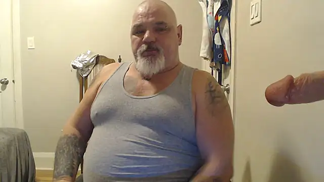 Newfiesausage1972 online show from 02-19-25, 12:25