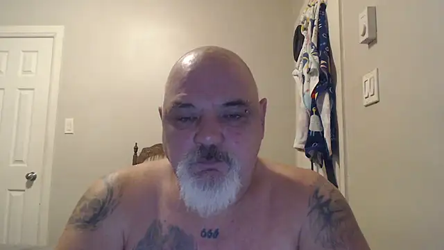 Newfiesausage1972 online show from 02-28-25, 01:14