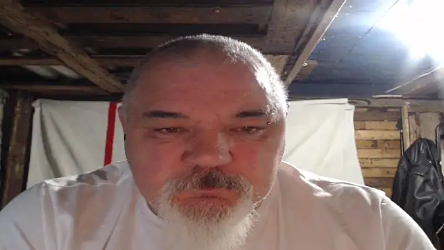 Newfiesausage1972 online show from 12-20-25, 09:49