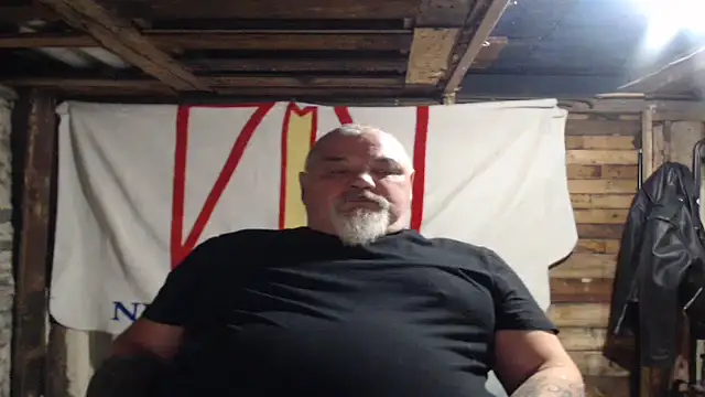 Newfiesausage1972 online show from 12-21-25, 12:07