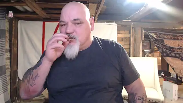 Newfiesausage1972 online show from 02-22-26, 12:36