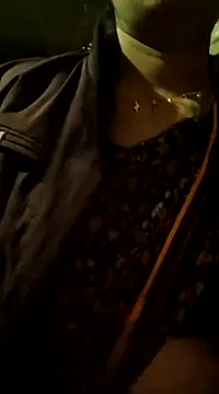 Snapshot of Simaran_bhabhi chatting on 02-01-25, 12:58 Simaran bhabhi online show from 02-01-25, 12:58