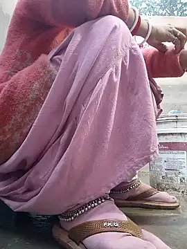 Snapshot of Simaran_bhabhi chatting on 02-05-25, 01:15 Simaran bhabhi online show from 02-05-25, 01:15