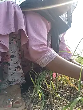 Snapshot of Simaran_bhabhi chatting on 02-07-25, 09:05 Simaran bhabhi online show from 02-07-25, 09:05