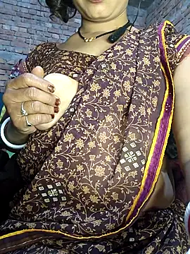 Snapshot of Simaran_bhabhi chatting on 02-08-25, 04:57 Simaran bhabhi online show from 02-08-25, 04:57