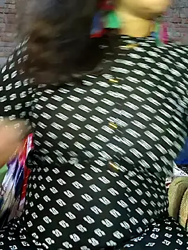 Snapshot of Simaran_bhabhi chatting on 02-10-25, 07:15 Simaran bhabhi online show from 02-10-25, 07:15