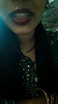 Snapshot of Simaran_bhabhi chatting on 02-11-25, 09:09 Simaran bhabhi online show from 02-11-25, 09:09