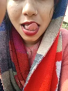 Snapshot of Simaran_bhabhi chatting on 02-12-25, 04:33 Simaran bhabhi online show from 02-12-25, 04:33