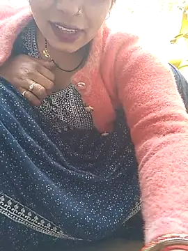 Snapshot of Simaran_bhabhi chatting on 02-13-25, 02:01 Simaran bhabhi online show from 02-13-25, 02:01