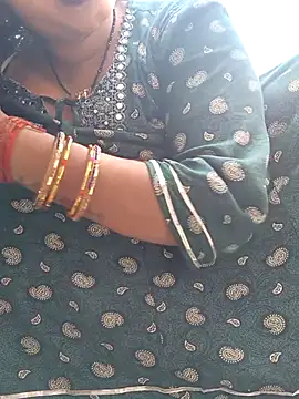 Snapshot of Simaran_bhabhi chatting on 02-14-25, 10:17 Simaran bhabhi online show from 02-14-25, 10:17