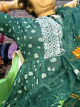 Snapshot of Simaran_bhabhi chatting on 02-21-25, 03:54 Simaran bhabhi online show from 02-21-25, 03:54