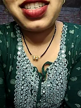 Snapshot of Simaran_bhabhi chatting on 03-04-25, 04:17 Simaran bhabhi online show from 03-04-25, 04:17