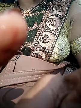 Snapshot of Simaran_bhabhi chatting on 03-09-25, 08:40 Simaran bhabhi online show from 03-09-25, 08:40