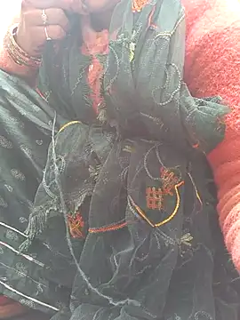 Snapshot of Simaran_bhabhi chatting on 03-10-25, 01:34 Simaran bhabhi online show from 03-10-25, 01:34