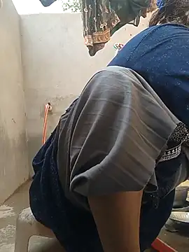 Snapshot of Simaran_bhabhi chatting on 03-11-25, 07:26 Simaran bhabhi online show from 03-11-25, 07:26