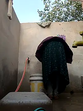 Snapshot of Simaran_bhabhi chatting on 03-13-25, 01:54 Simaran bhabhi online show from 03-13-25, 01:54