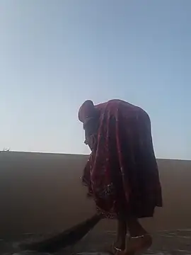 Snapshot of Simaran_bhabhi chatting on 10-13-25, 01:38 Simaran bhabhi online show from 10-13-25, 01:38