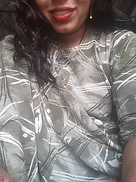 Snapshot of Simaran_bhabhi chatting on 10-16-25, 01:06 Simaran bhabhi online show from 10-16-25, 01:06