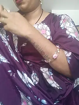 Snapshot of Simaran_bhabhi chatting on 10-27-25, 01:53 Simaran bhabhi online show from 10-27-25, 01:53