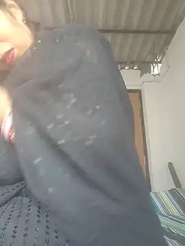 Snapshot of Simaran_bhabhi chatting on 11-08-25, 01:17 Simaran bhabhi online show from 11-08-25, 01:17