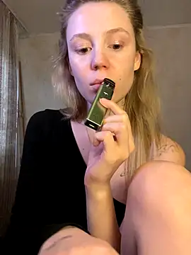 Snapshot of meanexx chatting on 10-06-25, 01:19 meanexx online show from 10-06-25, 01:19