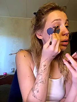 Snapshot of meanexx chatting on 10-15-25, 05:18 meanexx online show from 10-15-25, 05:18