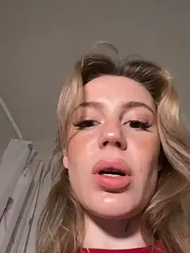 Snapshot of meanexx chatting on 10-20-25, 04:13 meanexx online show from 10-20-25, 04:13