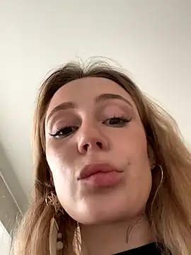 Snapshot of meanexx chatting on 11-05-25, 10:26 meanexx online show from 11-05-25, 10:26