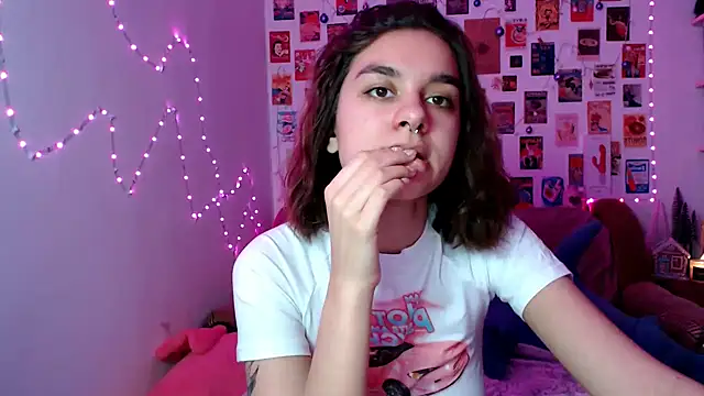 Snapshot of Celine_Dionn chatting on 12-18-24, 11:13 Celine Dionn online show from 12-18-24, 11:13