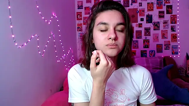 Snapshot of Celine_Dionn chatting on 01-17-25, 02:50 Celine Dionn online show from 01-17-25, 02:50