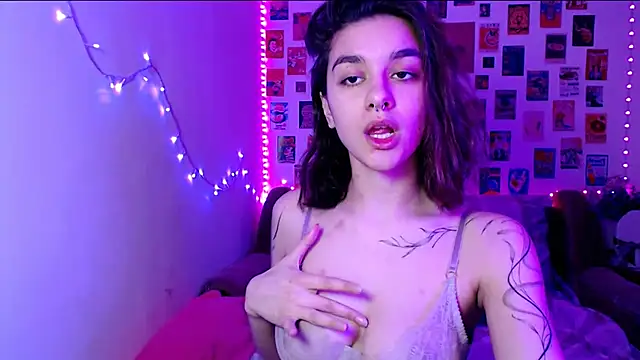 Snapshot of Celine_Dionn chatting on 02-15-25, 02:00 Celine Dionn online show from 02-15-25, 02:00