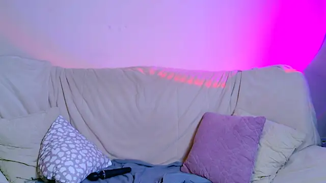 Snapshot of Celine_Dionn chatting on 05-23-26, 04:39 Celine Dionn online show from 05-23-26, 04:39