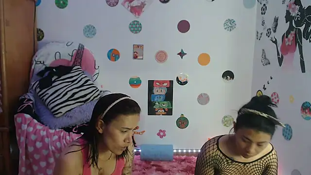 Snapshot of Yaumiko chatting on 02-13-25, 12:32 Yaumiko online show from 02-13-25, 12:32